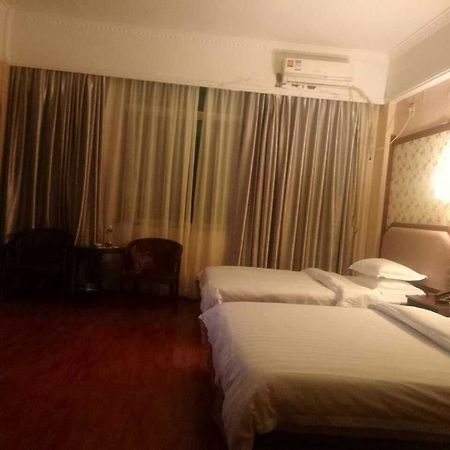 Boya Holiday Hotell Guangzhou Exteriör bild
