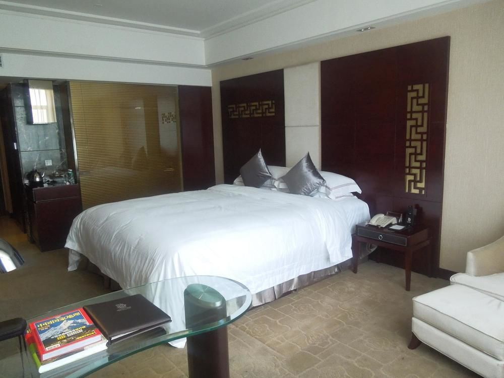 Boya Holiday Hotell Guangzhou Exteriör bild